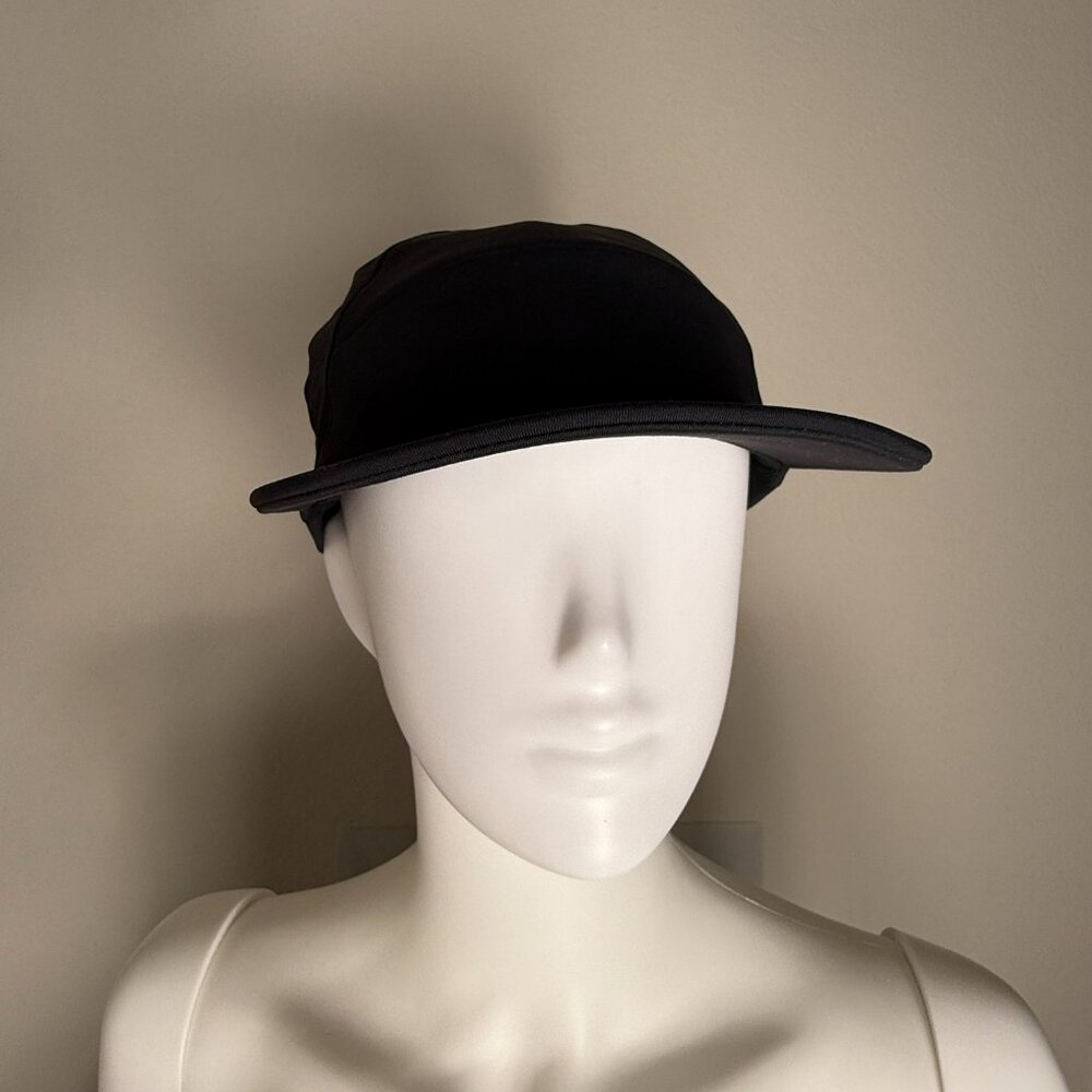 Lululemon Panel Running Cap Size S/M Like New!!!